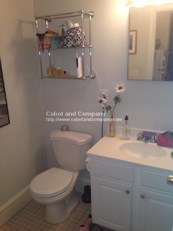 Studio bed, 1 bath apartment for rent at 139 Beacon St Unit 10, Back Bay — photo 6 of 6