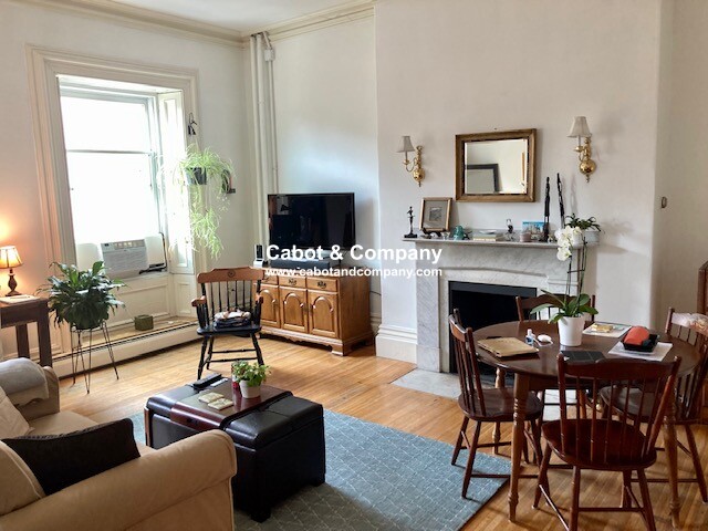 Studio bed, 1 bath apartment for rent at 139 Beacon St Unit 10A, Back Bay