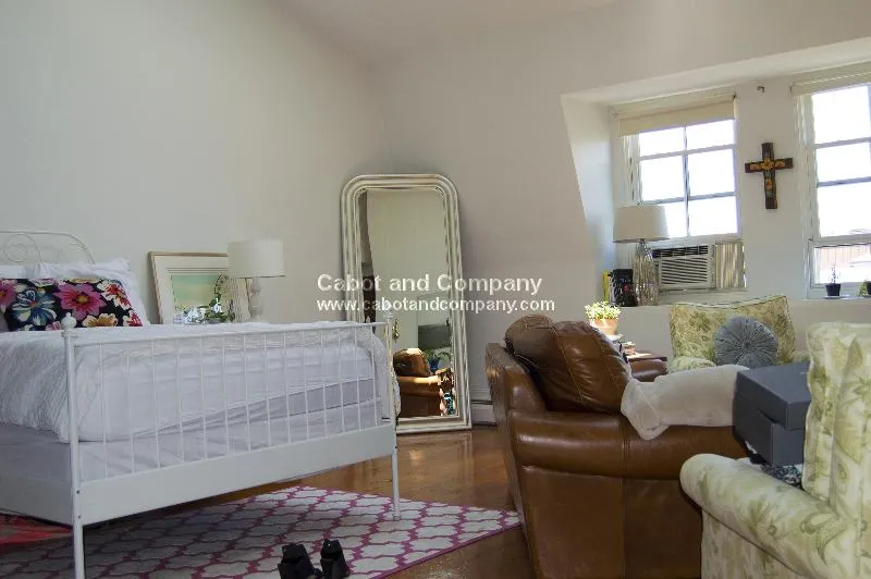 Studio bed, 1 bath apartment for rent at 139 Beacon St Unit 11, Back Bay — photo 5 of 6