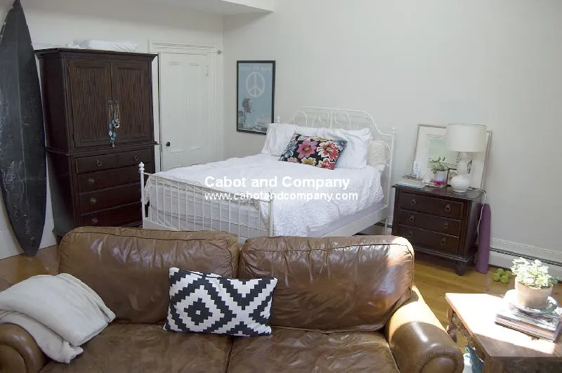Studio bed, 1 bath apartment for rent at 139 Beacon St Unit 11, Back Bay — photo 3 of 6