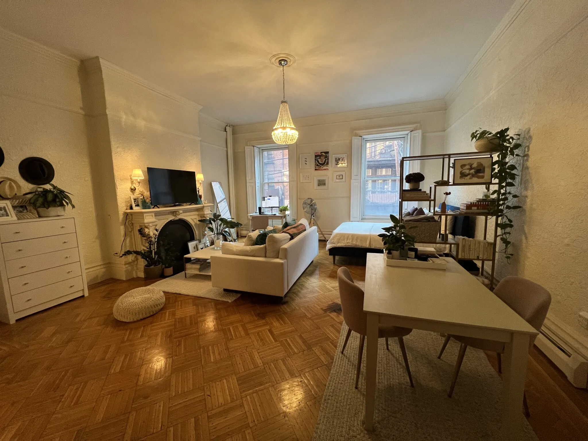 Studio bed, 1 bath apartment for rent at 139 Beacon St Unit 4, Back Bay — photo 2 of 12
