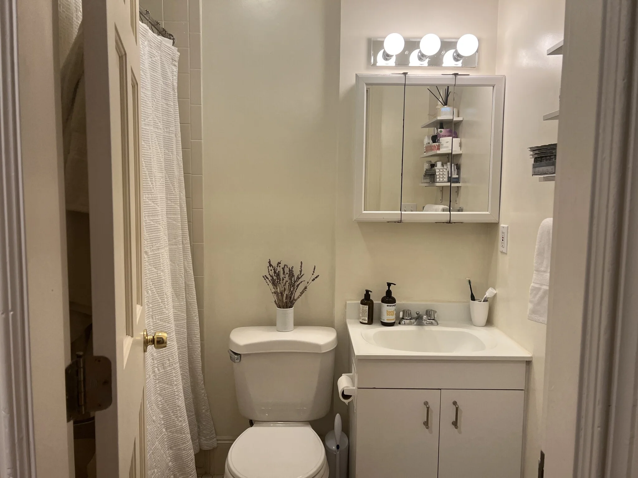 Studio bed, 1 bath apartment for rent at 139 Beacon St Unit 4, Back Bay — photo 11 of 12