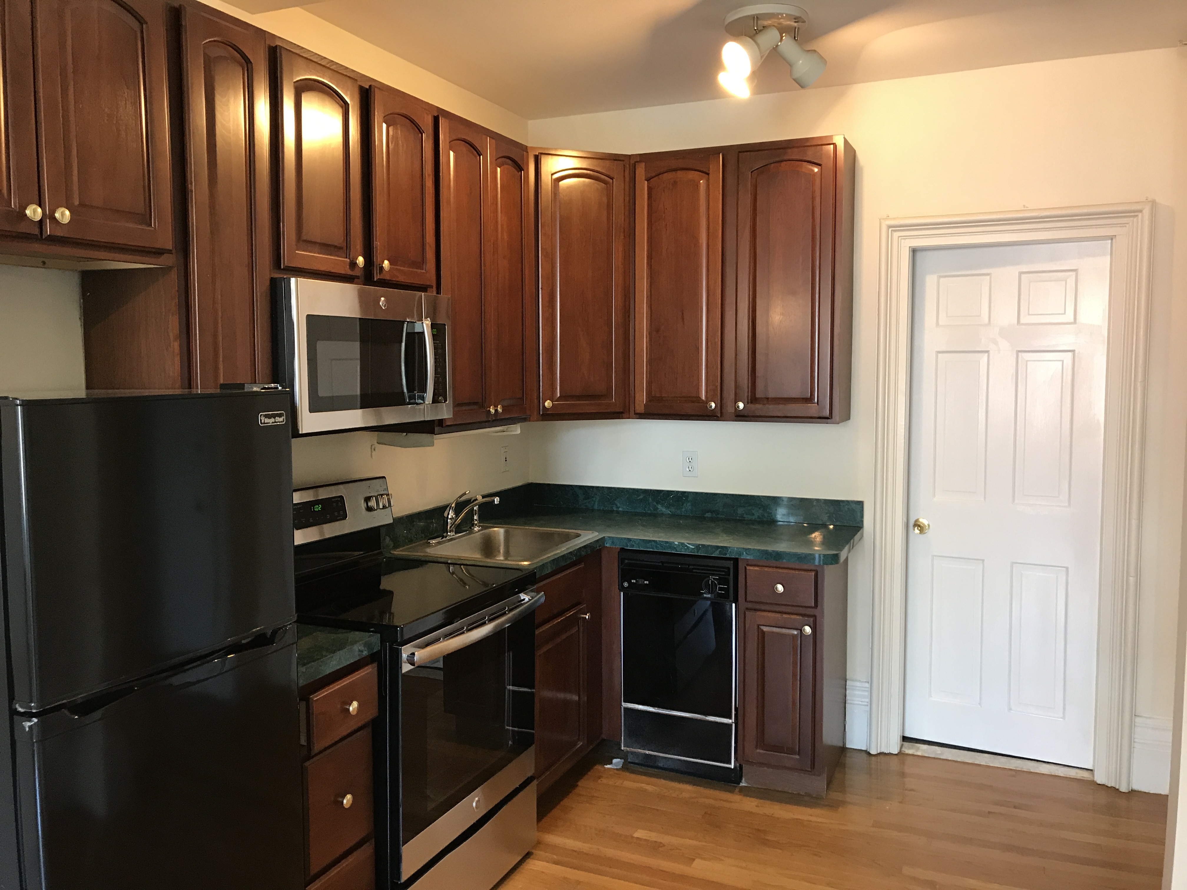 1 bed, 1 bath apartment for rent at 139 Beacon St Unit 9A, Back Bay — photo 2 of 4