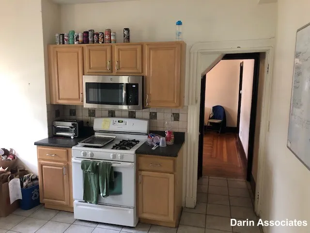 4 bed, 1 bath apartment for rent at 139 College Ave Unit 1, Tufts — photo 3 of 13