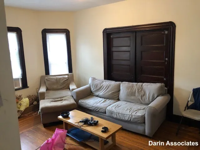 4 bed, 1 bath apartment for rent at 139 College Ave Unit 1, Tufts — photo 6 of 13