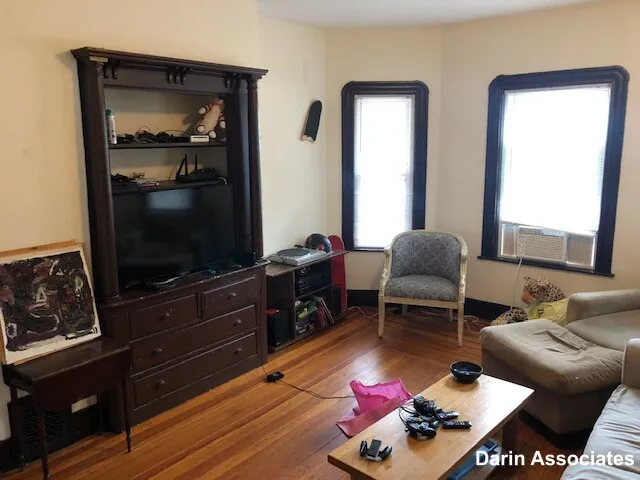 4 bed, 1 bath apartment for rent at 139 College Ave Unit 1, Tufts — photo 4 of 13