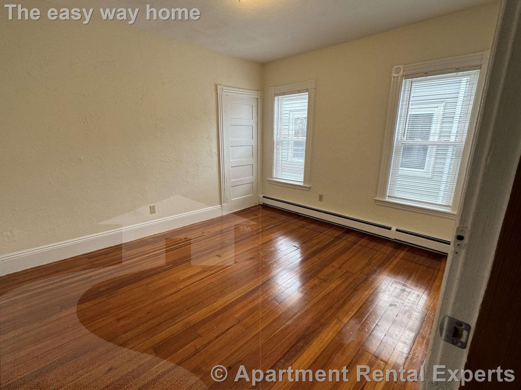 3 bed, 1 bath apartment for rent at 139 Cottage St Unit 3, Everett — photo 3 of 5