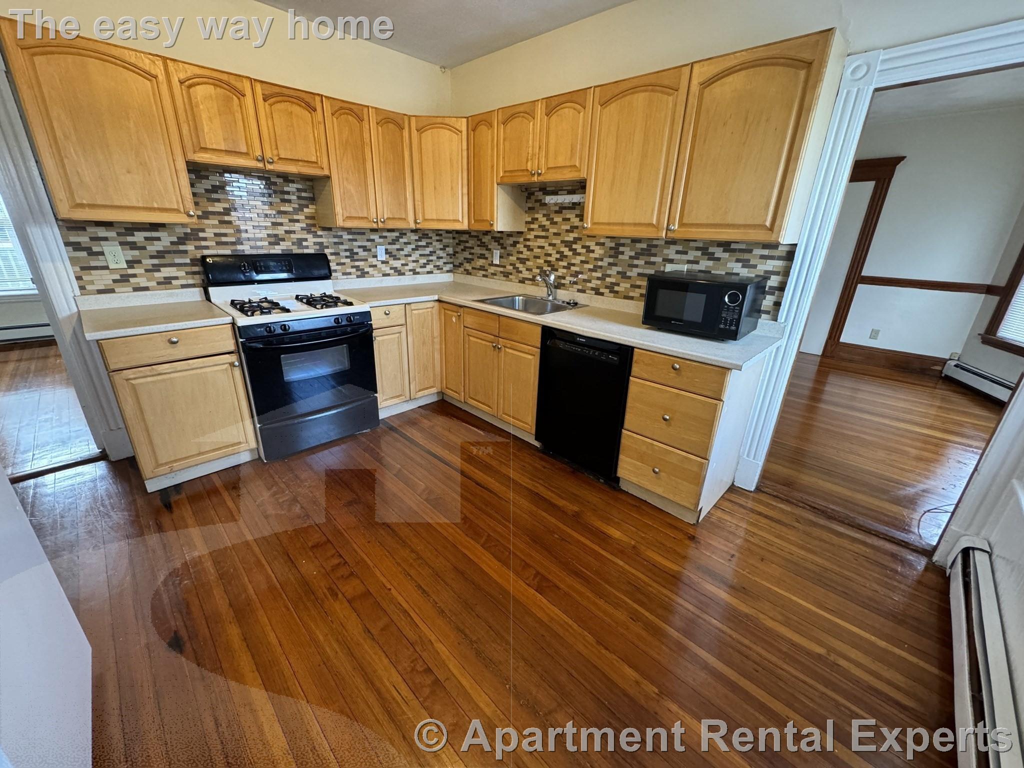 3 bed, 1 bath apartment for rent at 139 Cottage St Unit 3, Everett — photo 1 of 5