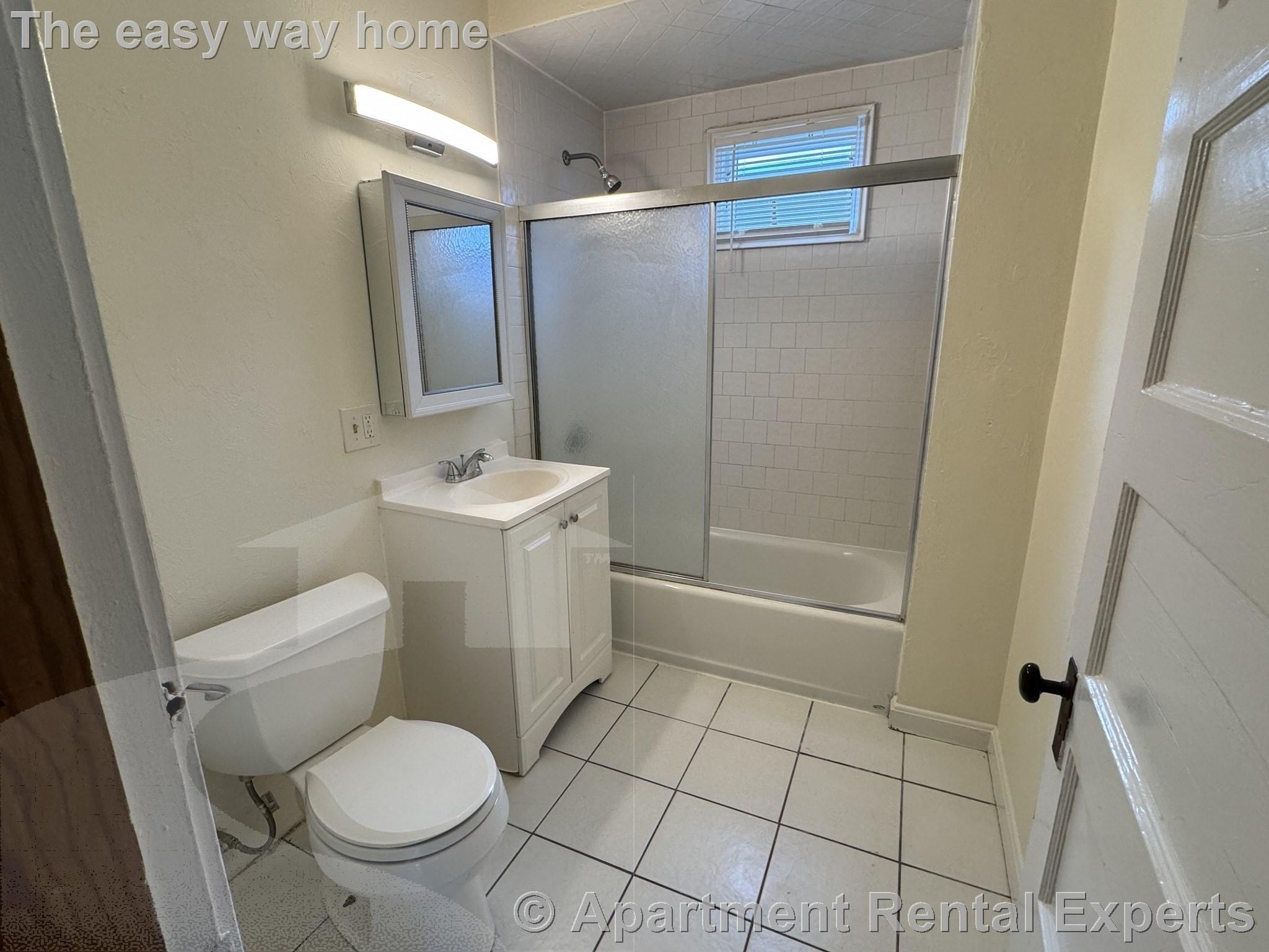 3 bed, 1 bath apartment for rent at 139 Cottage St Unit 3, Everett — photo 4 of 5