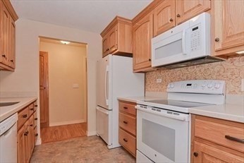 2 bed, 1 bath apartment for rent at 139 King Unit 205B, Franklin — photo 3 of 12