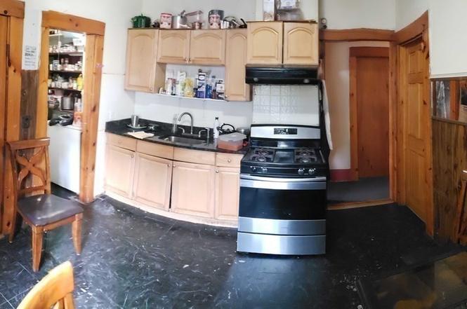 4 bed, 1 bath apartment for rent at 139 Lowell St Unit 1, South Side — photo 2 of 4