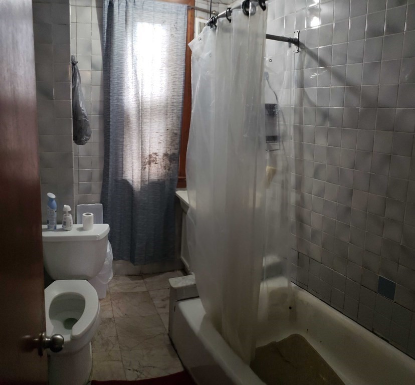 4 bed, 1 bath apartment for rent at 139 Lowell St Unit 1, South Side — photo 4 of 4