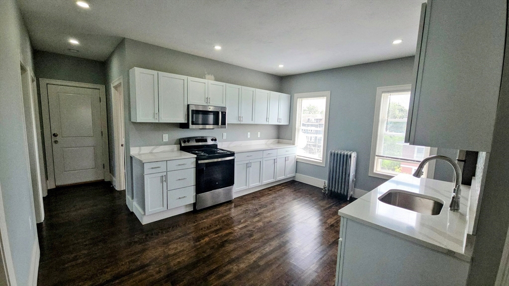 3 bed, 1 bath apartment for rent at 139 Providence Unit 3, Worcester — photo 4 of 26