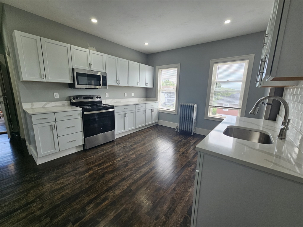 3 bed, 1 bath apartment for rent at 139 Providence Unit 3, Worcester — photo 3 of 26