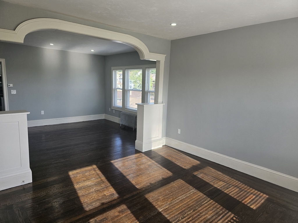 3 bed, 1 bath apartment for rent at 139 Providence Unit 3, Worcester — photo 6 of 26