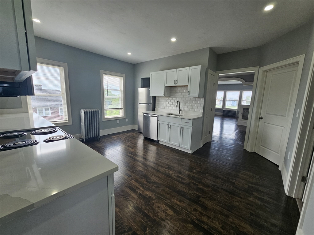 3 bed, 1 bath apartment for rent at 139 Providence Unit 3, Worcester — photo 2 of 26