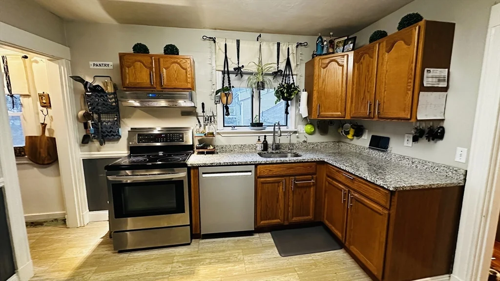 3 bed, 2 bath apartment for rent at 139 Stetson St Unit 2, East Braintree — photo 8 of 17
