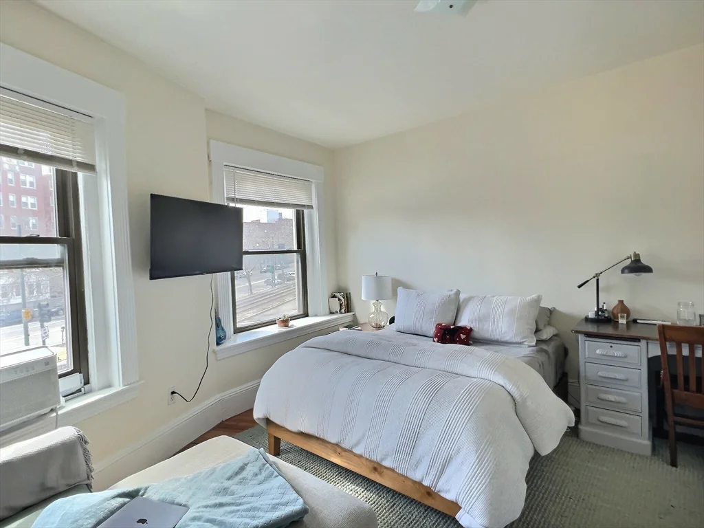 2 bed, 1 bath apartment for rent at 1390 Beacon Unit 1, Coolidge Corner — photo 3 of 13