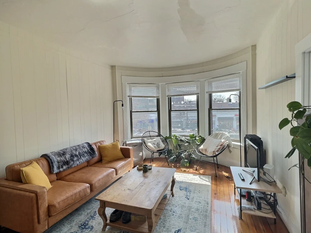 2 bed, 1 bath apartment for rent at 1390 Beacon Unit 1, Coolidge Corner — photo 2 of 13