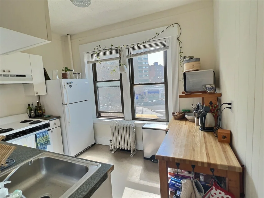 2 bed, 1 bath apartment for rent at 1390 Beacon Unit 1, Coolidge Corner — photo 9 of 13