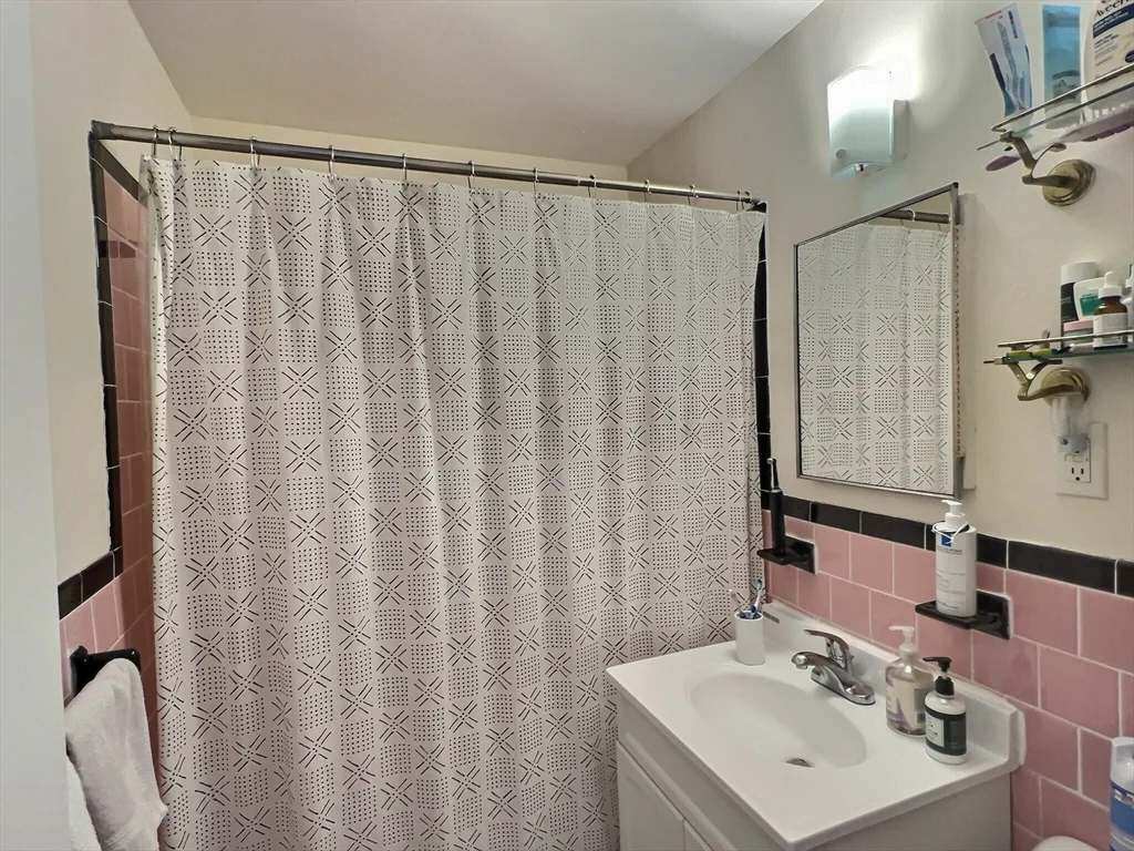 2 bed, 1 bath apartment for rent at 1390 Beacon Unit 1, Coolidge Corner — photo 13 of 13