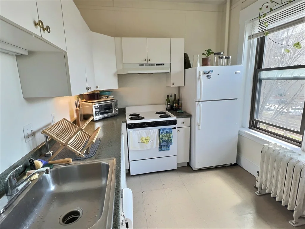 2 bed, 1 bath apartment for rent at 1390 Beacon Unit 1, Coolidge Corner — photo 10 of 13