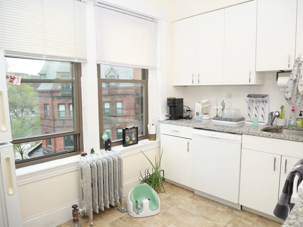 2 bed, 1 bath apartment for rent at 1390 Beacon Unit 11, Coolidge Corner — photo 2 of 10
