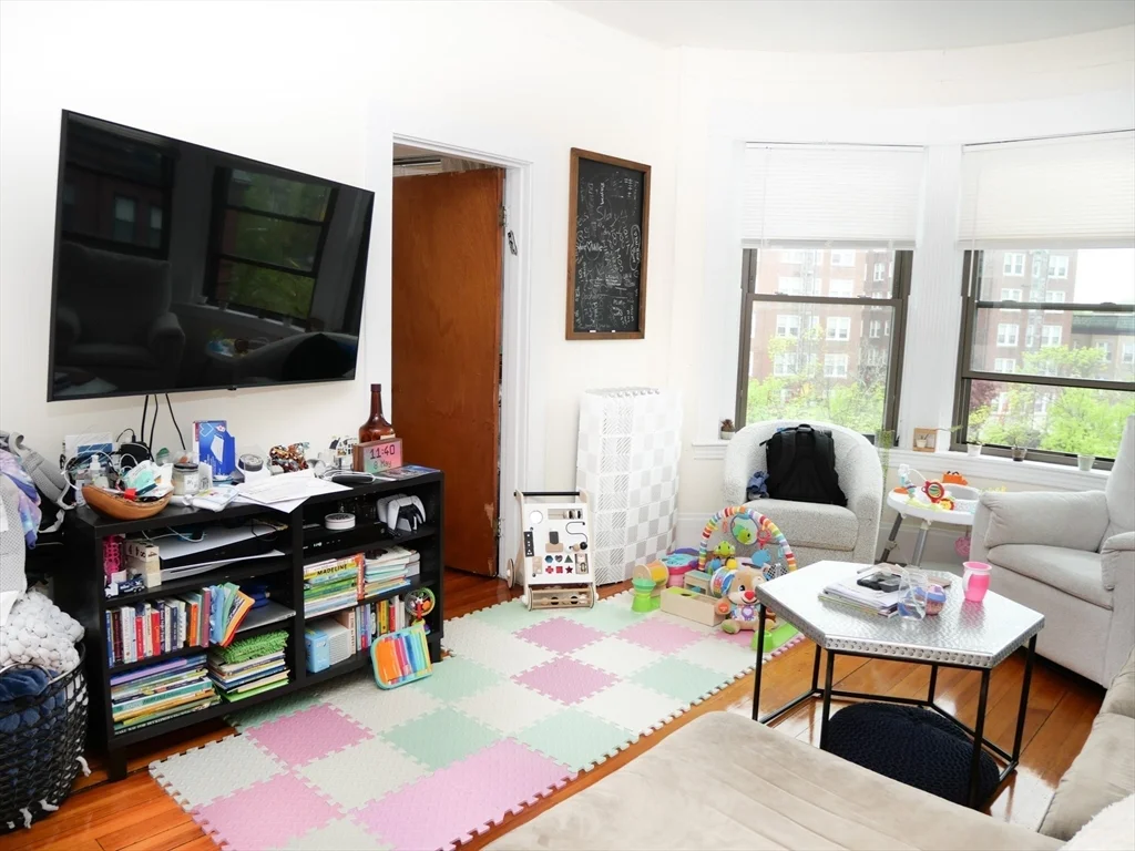 2 bed, 1 bath apartment for rent at 1390 Beacon Unit 11, Coolidge Corner — photo 6 of 10