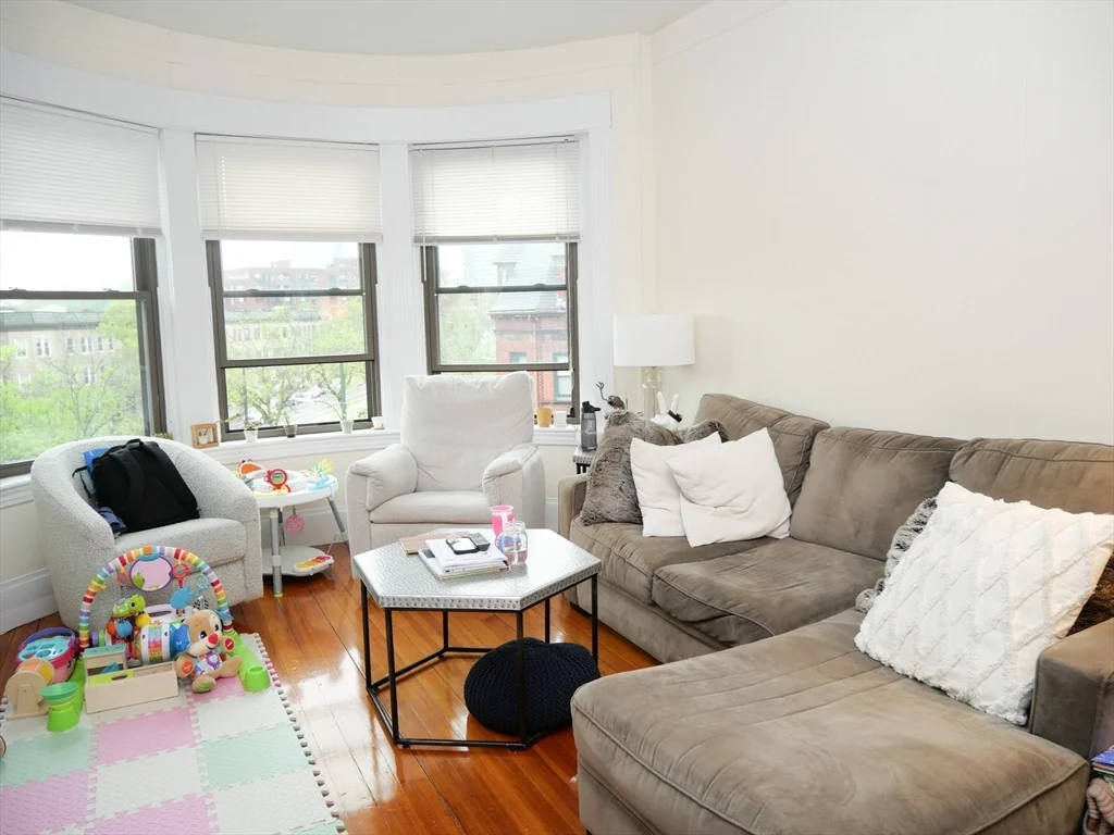 2 bed, 1 bath apartment for rent at 1390 Beacon Unit 11, Coolidge Corner — photo 5 of 10