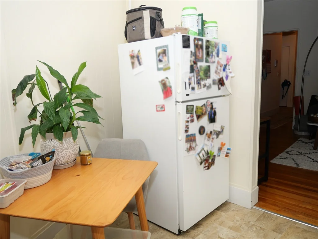 1 bed, 1 bath apartment for rent at 1390 Beacon Unit 12, Coolidge Corner — photo 8 of 9