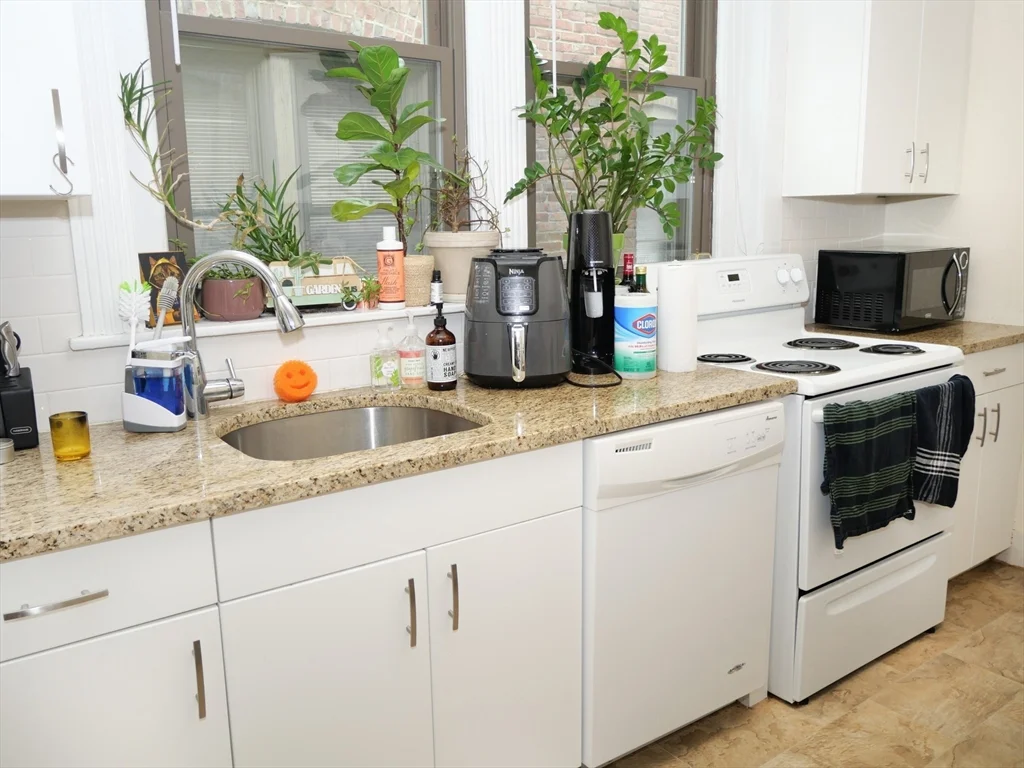 1 bed, 1 bath apartment for rent at 1390 Beacon Unit 12, Coolidge Corner — photo 1 of 9