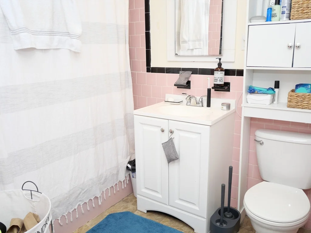 1 bed, 1 bath apartment for rent at 1390 Beacon Unit 12, Coolidge Corner — photo 6 of 9