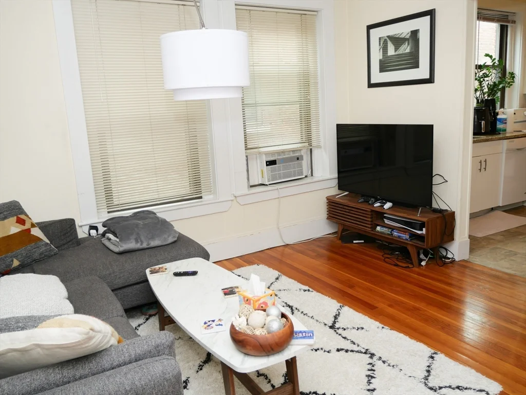 1 bed, 1 bath apartment for rent at 1390 Beacon Unit 12, Coolidge Corner — photo 5 of 9