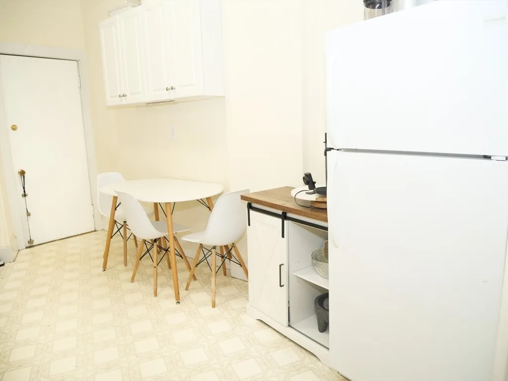 1 bed, 1 bath apartment for rent at 1390 Beacon Unit 4, Coolidge Corner — photo 2 of 7
