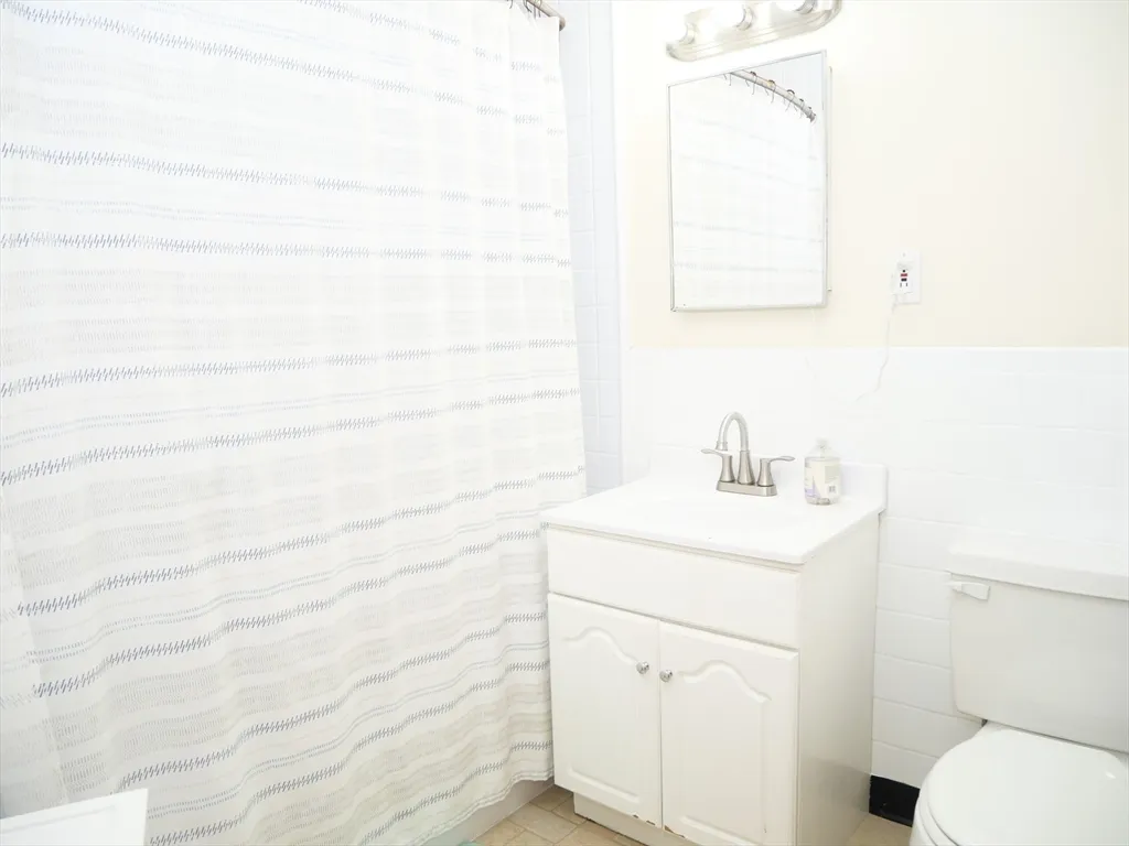 1 bed, 1 bath apartment for rent at 1390 Beacon Unit 4, Coolidge Corner — photo 7 of 7
