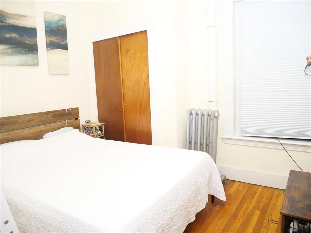 1 bed, 1 bath apartment for rent at 1390 Beacon Unit 4, Coolidge Corner — photo 4 of 7