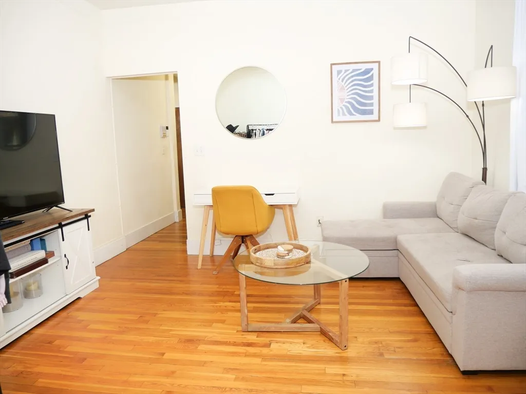 1 bed, 1 bath apartment for rent at 1390 Beacon Unit 4, Coolidge Corner — photo 6 of 7