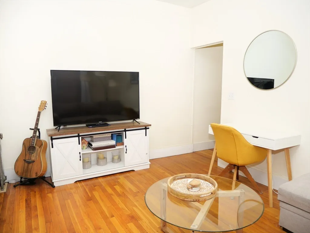 1 bed, 1 bath apartment for rent at 1390 Beacon Unit 4, Coolidge Corner — photo 5 of 7