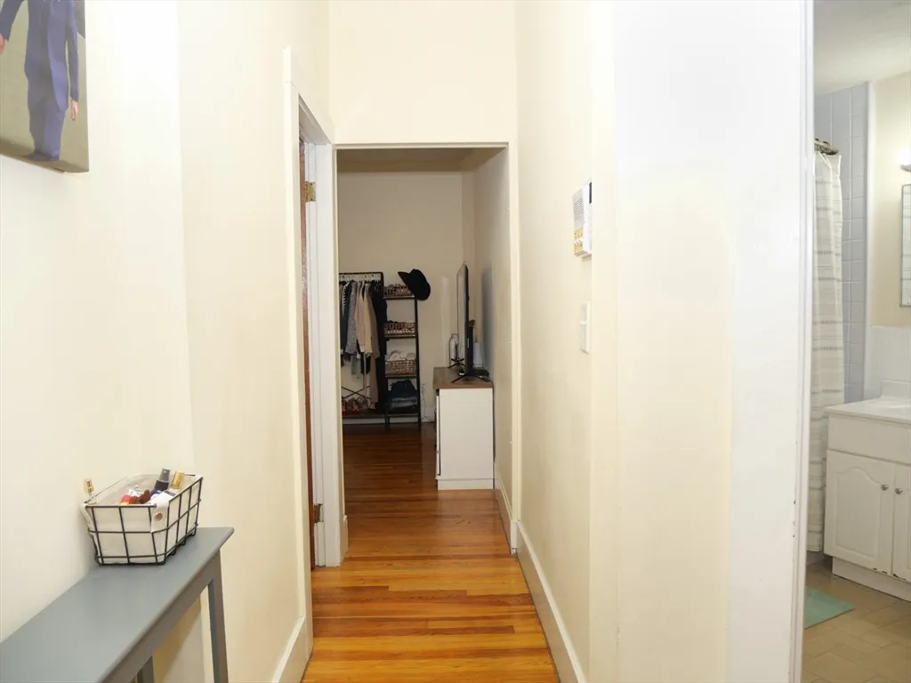 1 bed, 1 bath apartment for rent at 1390 Beacon Unit 4, Coolidge Corner — photo 3 of 7