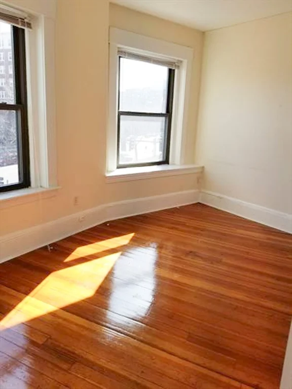 2 bed, 1 bath apartment for rent at 1390 Beacon Unit 5, Coolidge Corner — photo 8 of 9