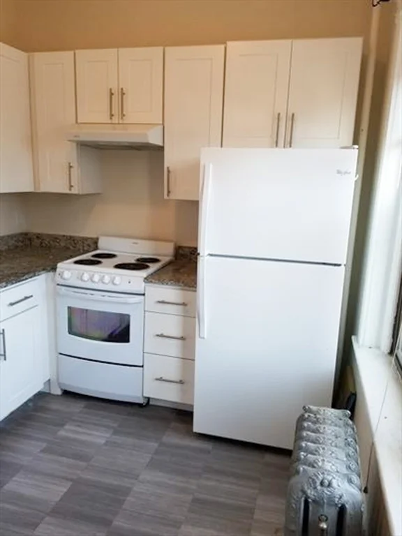 2 bed, 1 bath apartment for rent at 1390 Beacon Unit 5, Coolidge Corner — photo 2 of 9