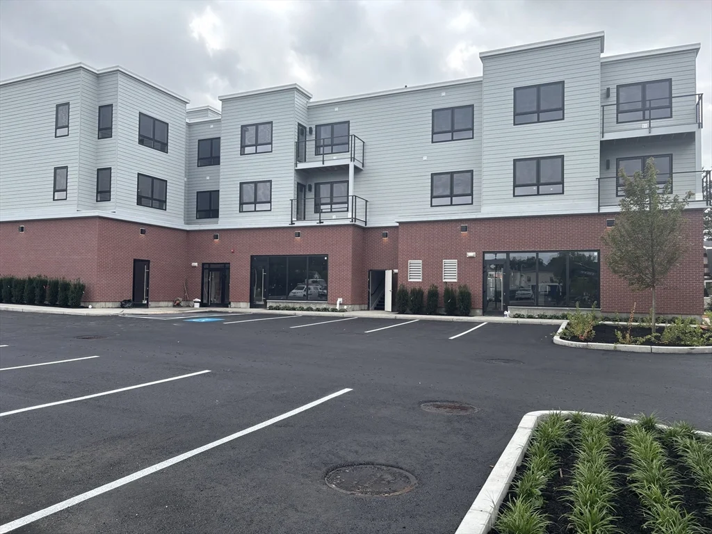2 bed, 2 bath apartment for rent at 1391 Main St Unit 202, Walpole — photo 3 of 34