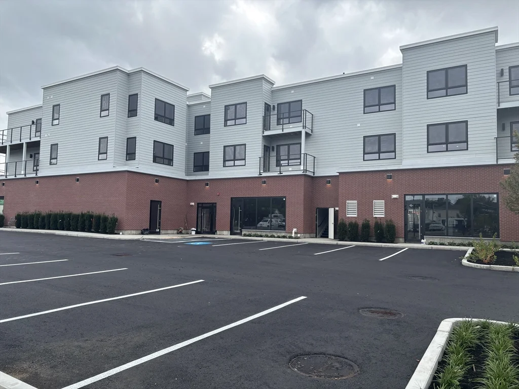 2 bed, 2 bath apartment for rent at 1391 Main St Unit 205, Walpole — photo 4 of 33