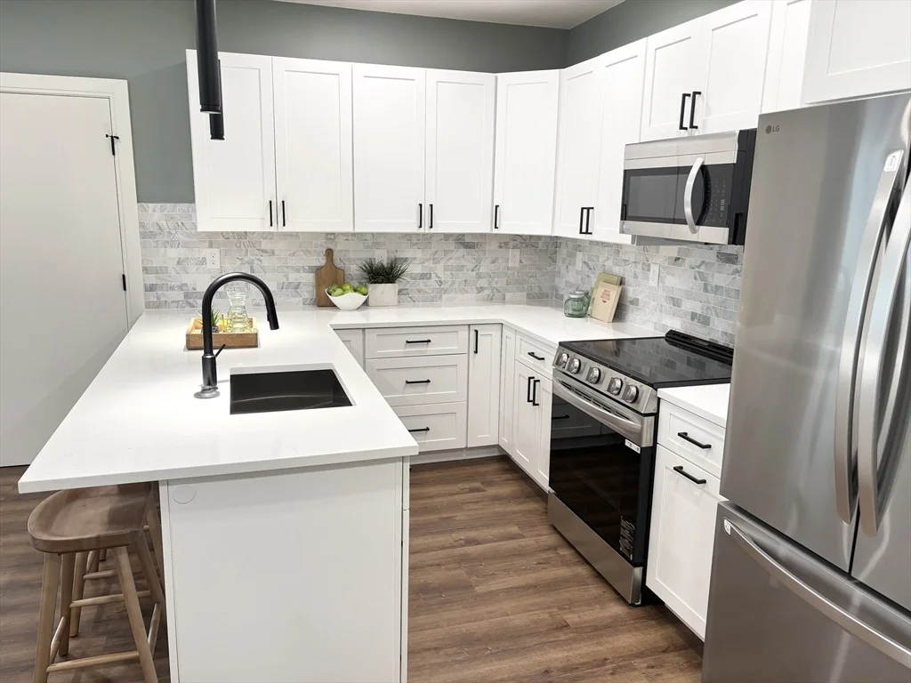 2 bed, 2 bath apartment for rent at 1391 Main St Unit 208, Walpole — photo 4 of 30