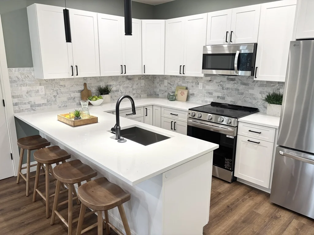 2 bed, 2 bath apartment for rent at 1391 Main St Unit 208, Walpole — photo 3 of 30