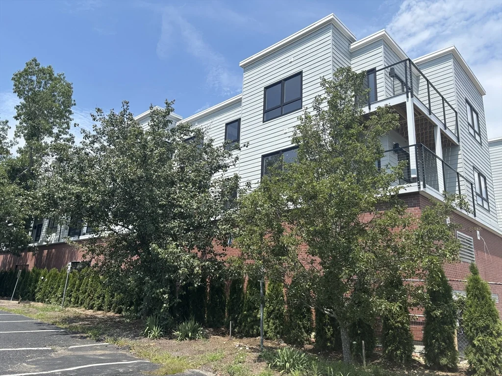 2 bed, 2 bath apartment for rent at 1391 Main St Unit 208, Walpole — photo 2 of 30
