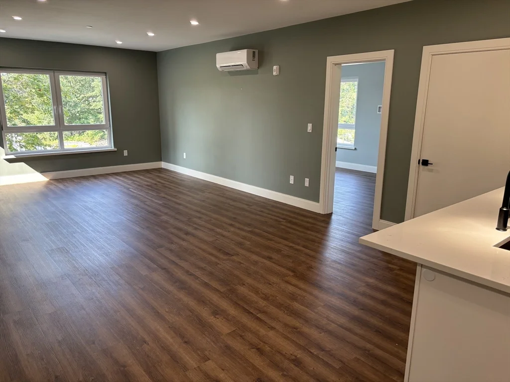 1 bed, 1 bath apartment for rent at 1391 Main St Unit 301, Walpole — photo 4 of 17