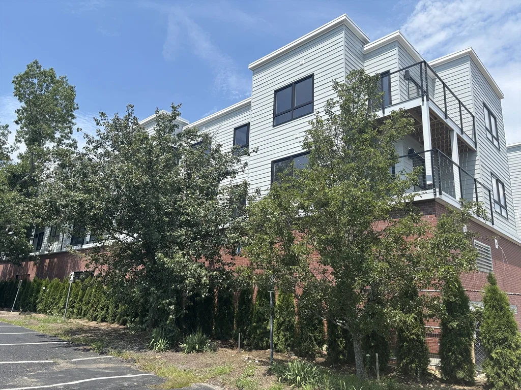 2 bed, 2 bath apartment for rent at 1391 Main St Unit 303, Walpole — photo 2 of 26