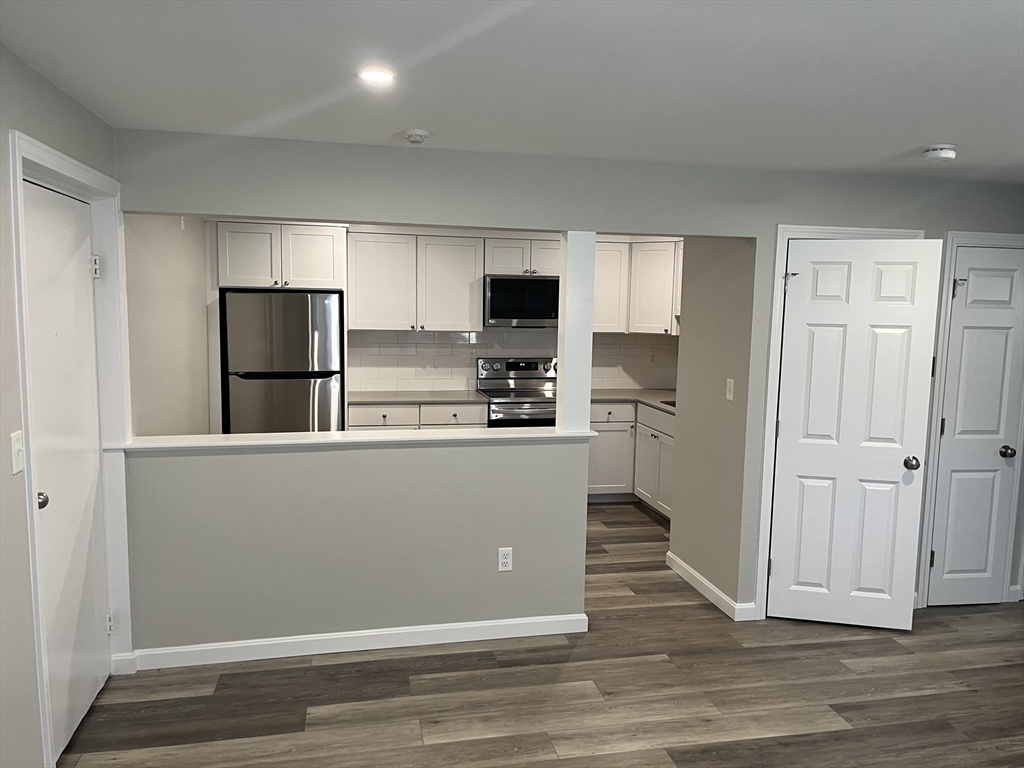 2 bed, 1 bath apartment for rent at 1395 Furnace Brook Pkwa Unit 4, South Quincy — photo 1 of 8