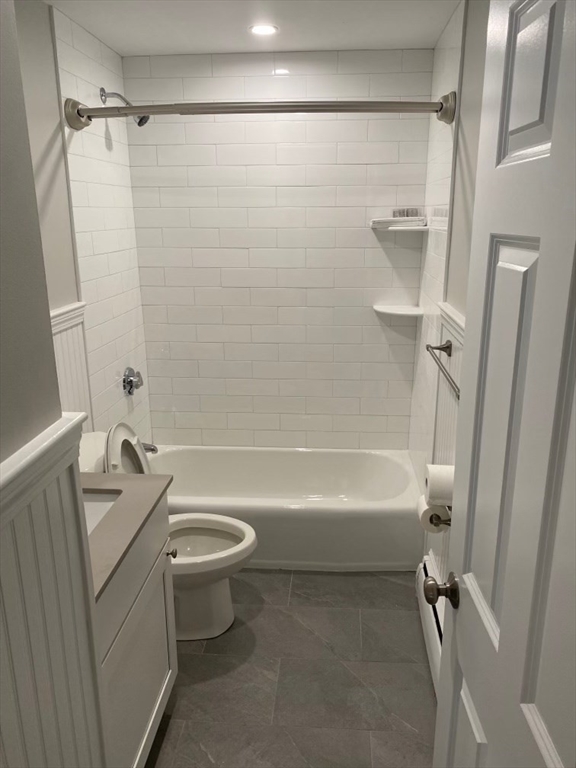 2 bed, 1 bath apartment for rent at 1395 Furnace Brook Pkwa Unit 4, South Quincy — photo 7 of 8